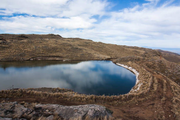 vista a espejo de agua que refleja nubes, San Luis