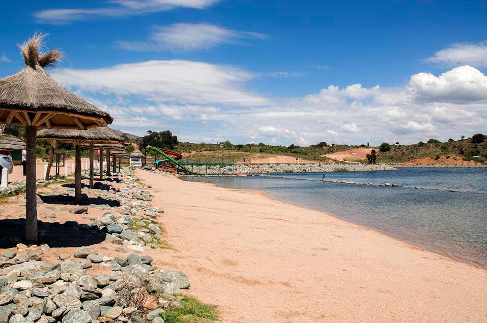 vista de la playa, tranquila, desde la orilla