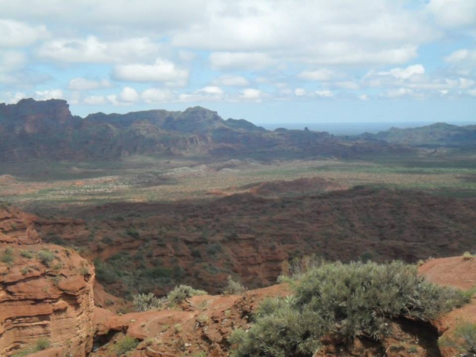 vista al valle desde altura en el Parque Nacional Sierra de las Quijadas